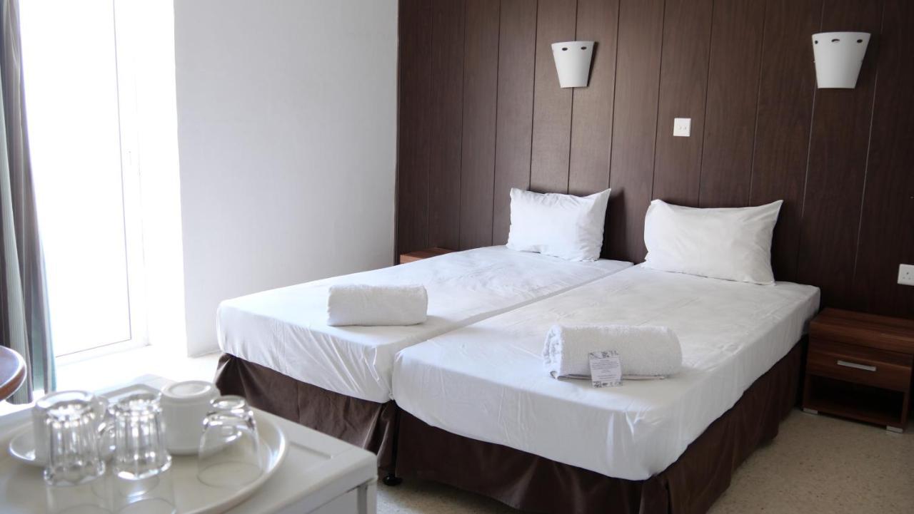 Sunstone Boutique Guest House Buġibba Buitenkant foto