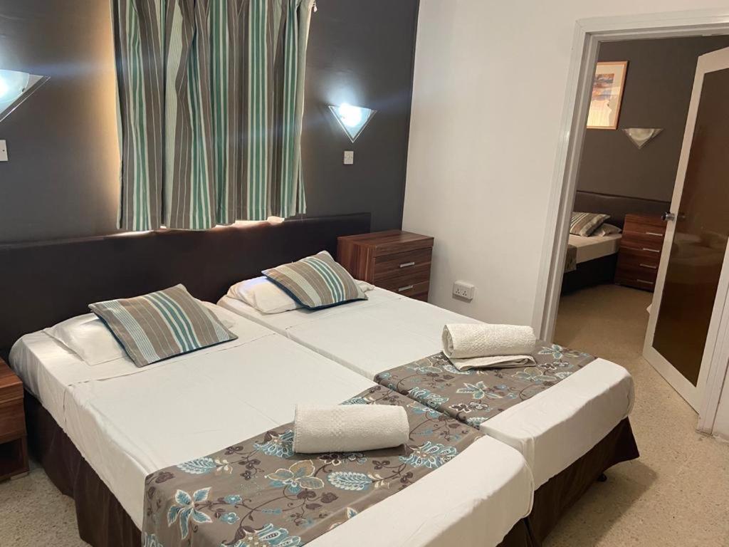 Sunstone Boutique Guest House Buġibba Buitenkant foto