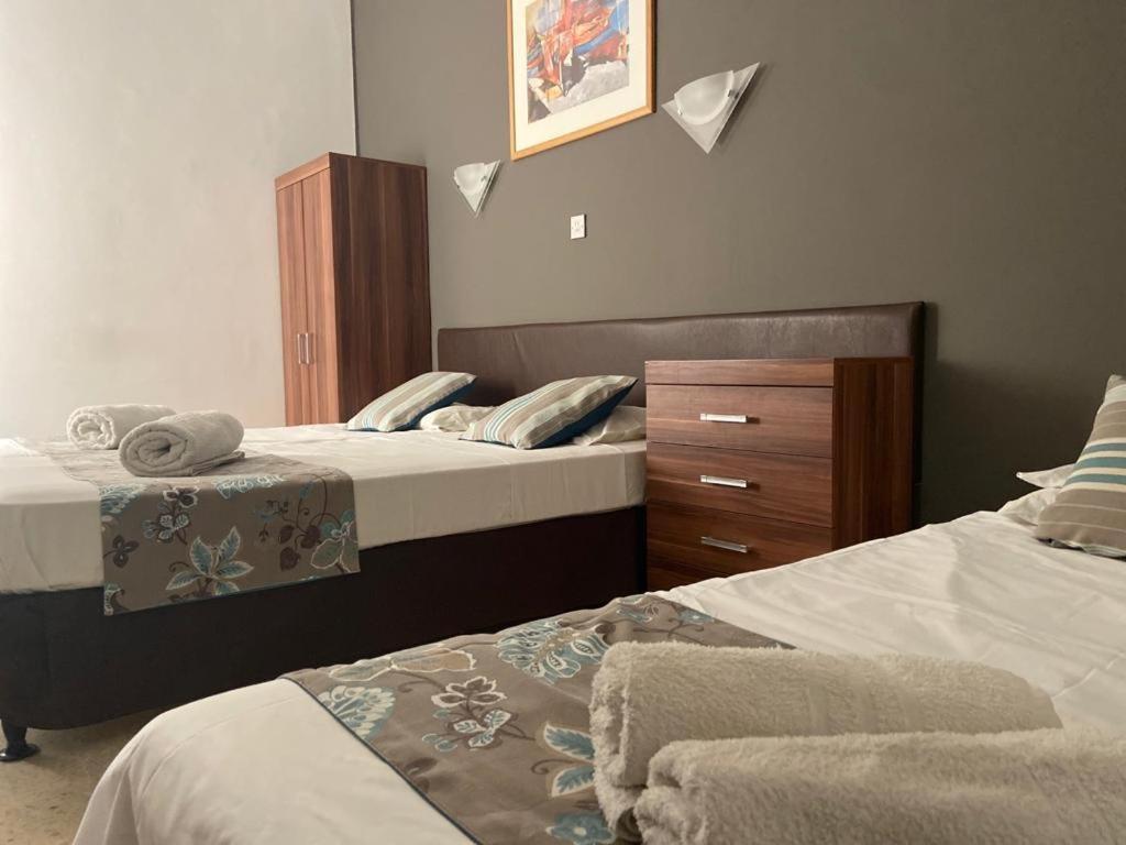 Sunstone Boutique Guest House Buġibba Buitenkant foto