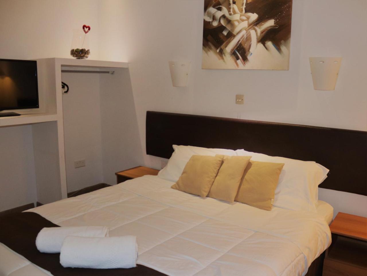 Sunstone Boutique Guest House Buġibba Buitenkant foto