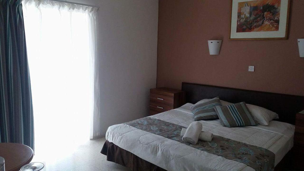 Sunstone Boutique Guest House Buġibba Kamer foto