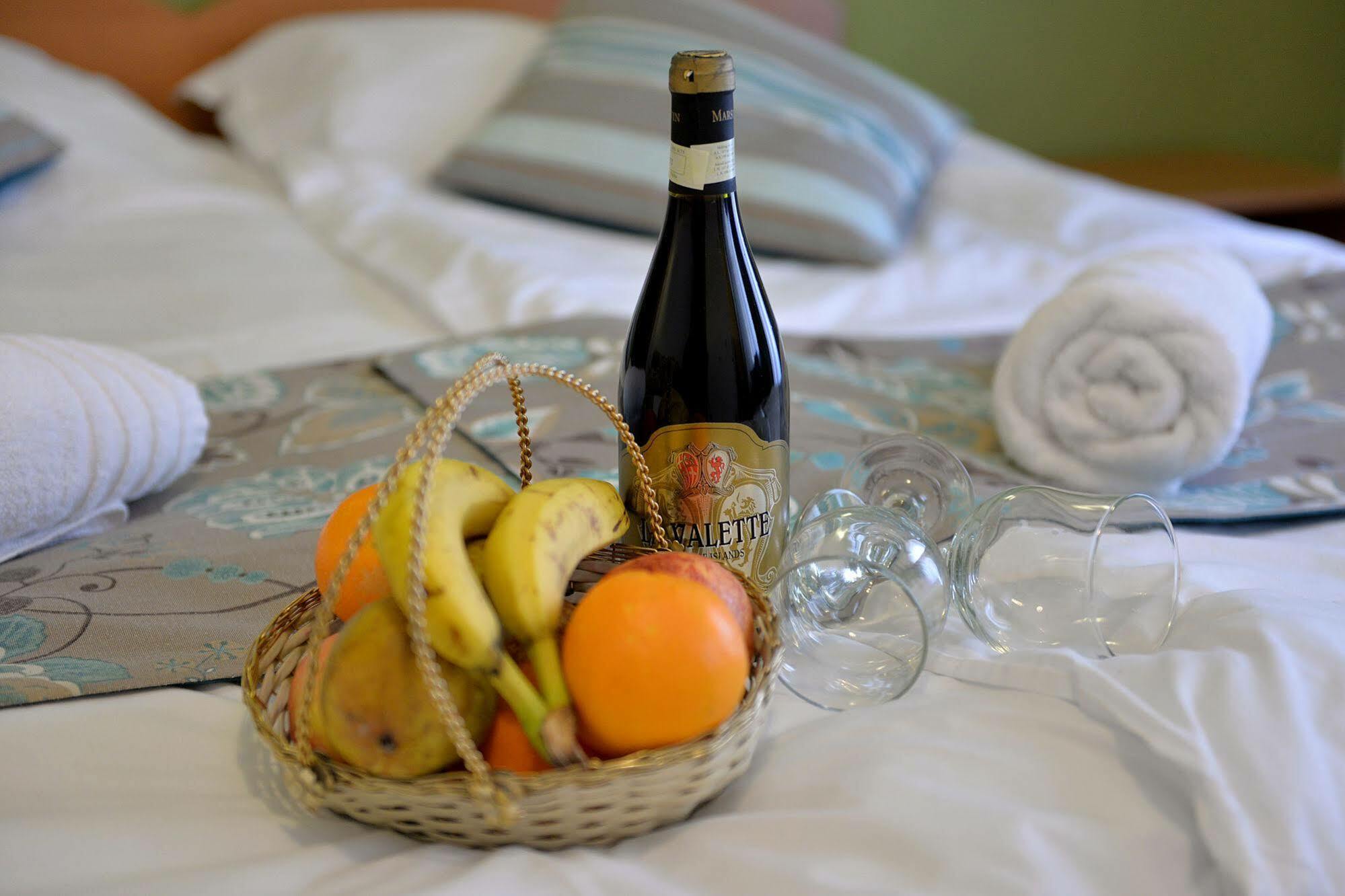 Sunstone Boutique Guest House Buġibba Buitenkant foto