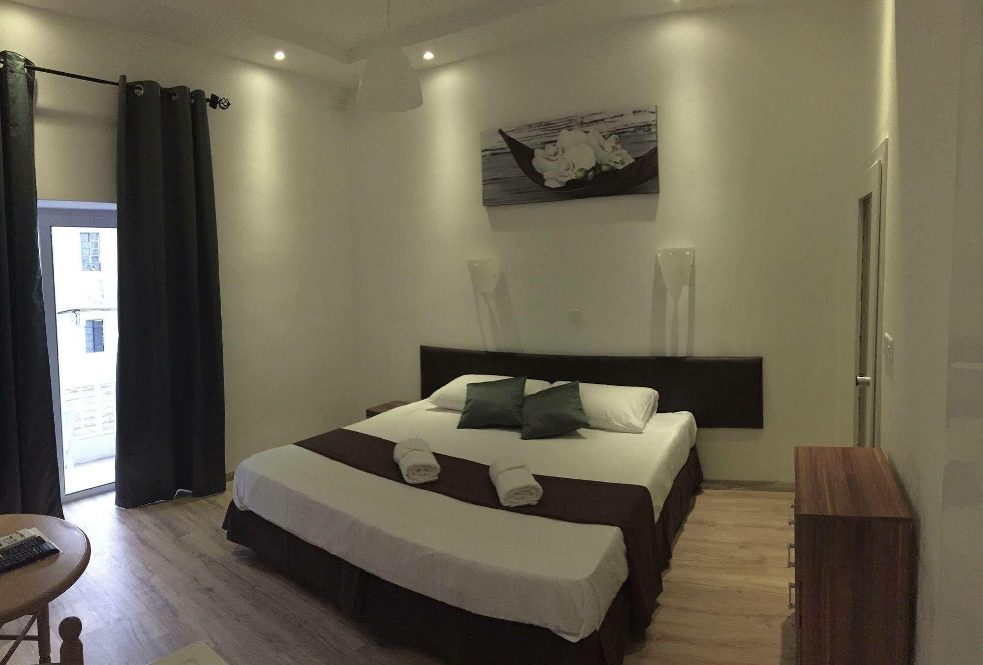 Sunstone Boutique Guest House Buġibba Buitenkant foto