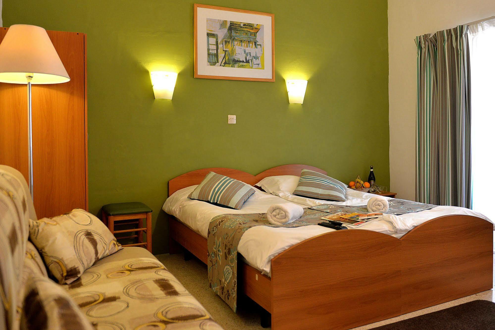 Sunstone Boutique Guest House Buġibba Buitenkant foto