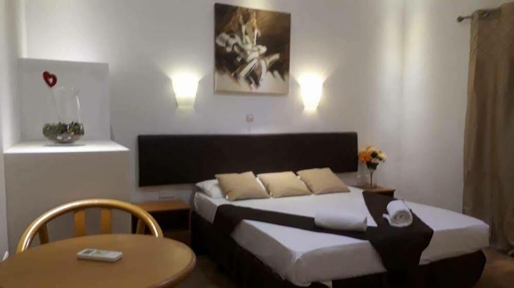 Sunstone Boutique Guest House Buġibba Buitenkant foto
