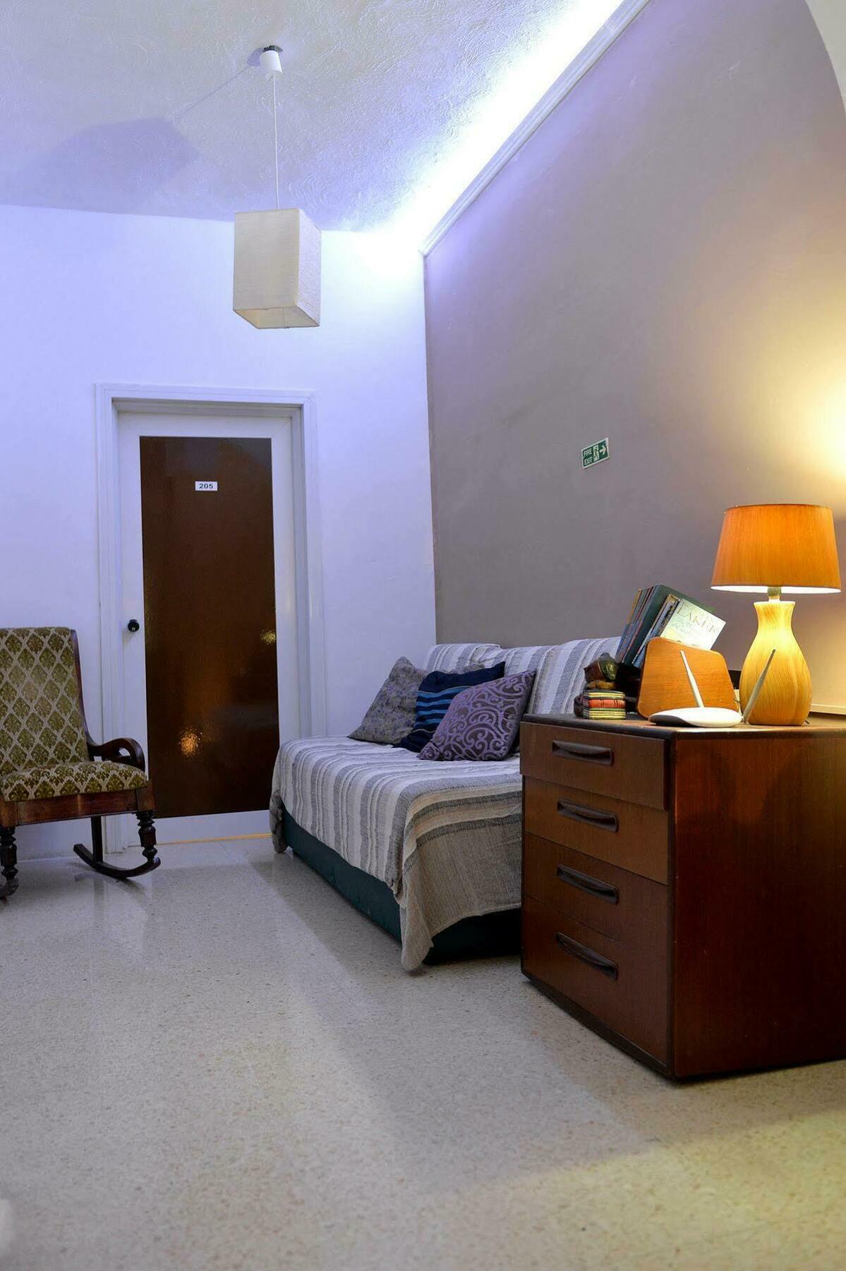 Sunstone Boutique Guest House Buġibba Buitenkant foto
