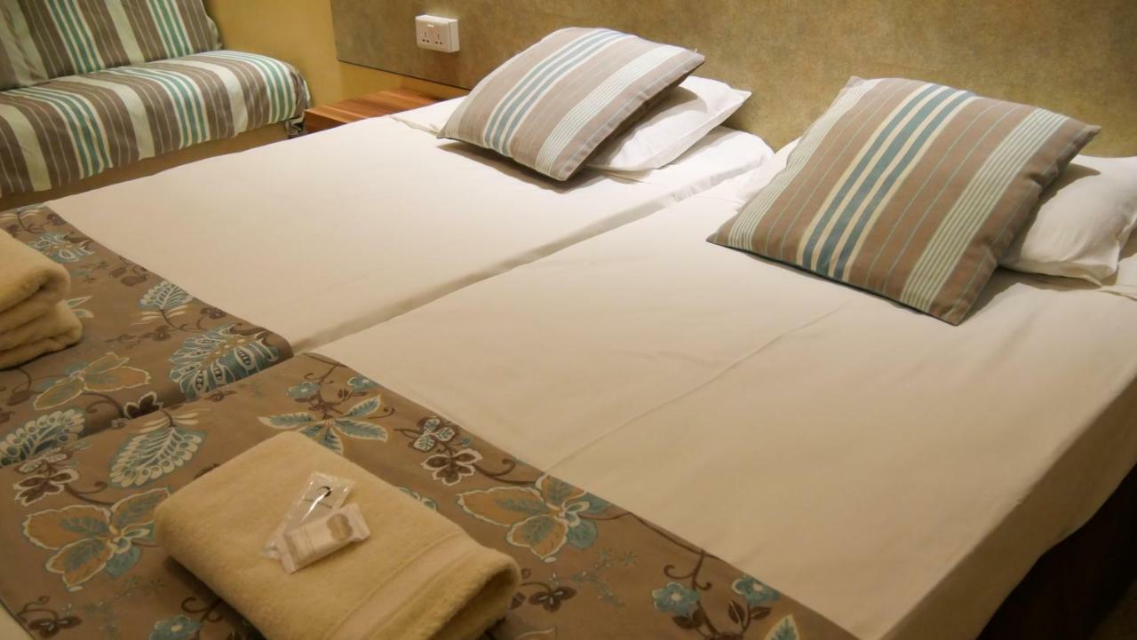 Sunstone Boutique Guest House Buġibba Buitenkant foto